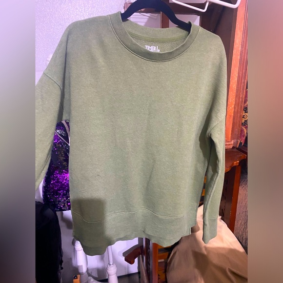 Girls green sweatshirt - Picture 1 of 3
